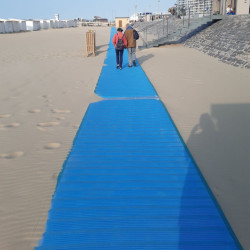 Tapis d'accès à la plage pour fauteuil roulant